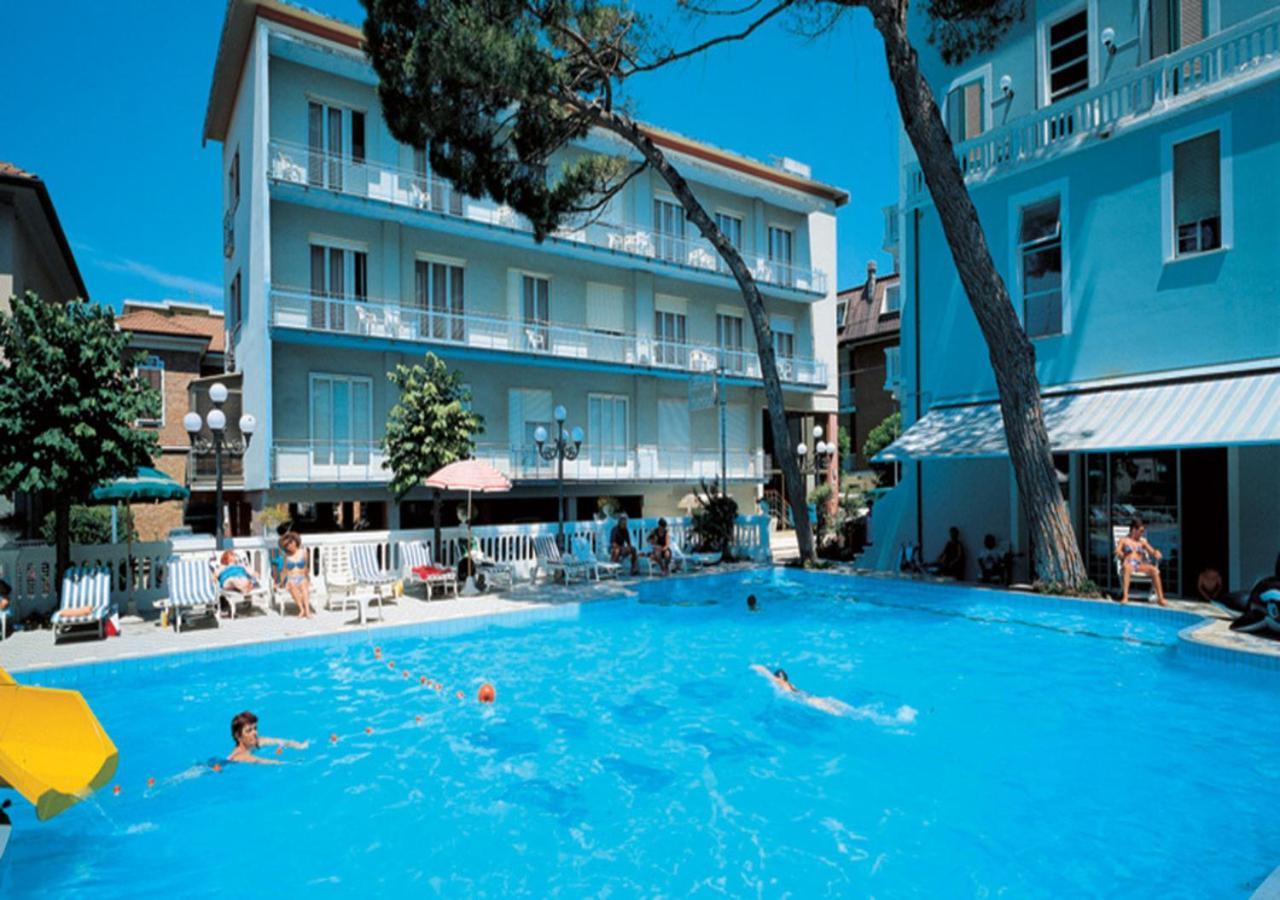 Hotel Loris - Valentini Family Village Беллария-Иджеа-Марина Экстерьер фото